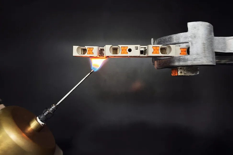 Dinkle performs extensive tests, even going beyond industry standards, to ensure the best terminal block quality and performance in all specified operating conditions.